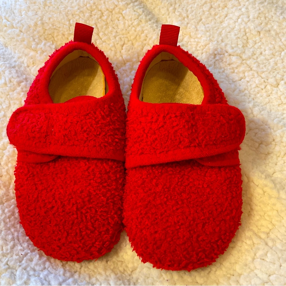Cozy Red Sherpa Kids' Slippers - Soft Non-Slip Comfort